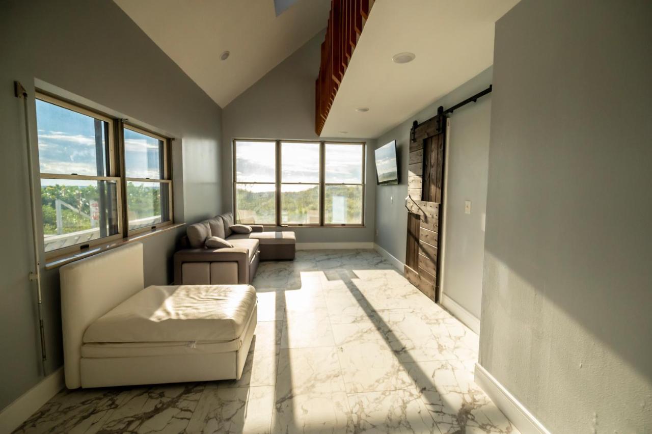 Chalet Private Front Cottage- Indian Rocks Clearwater Beach