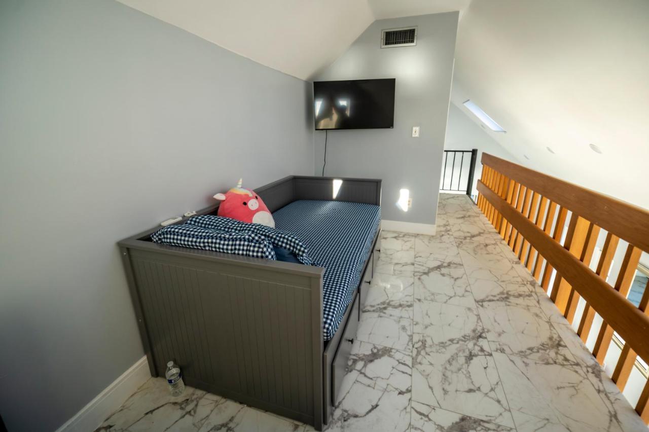 Chalet Private Front Cottage- Indian Rocks Clearwater Beach