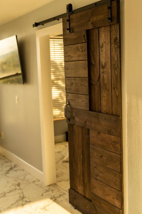 Chalet Private Front Cottage- Indian Rocks Clearwater Beach