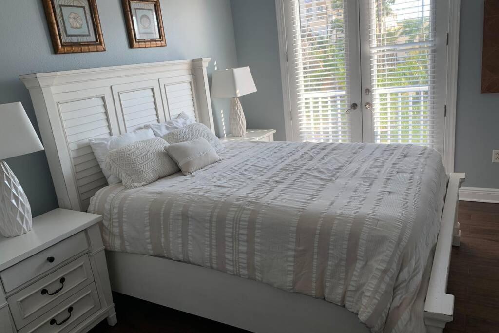 Luxury And Spacious Waterside Getaway Holiday home Clearwater Beach
