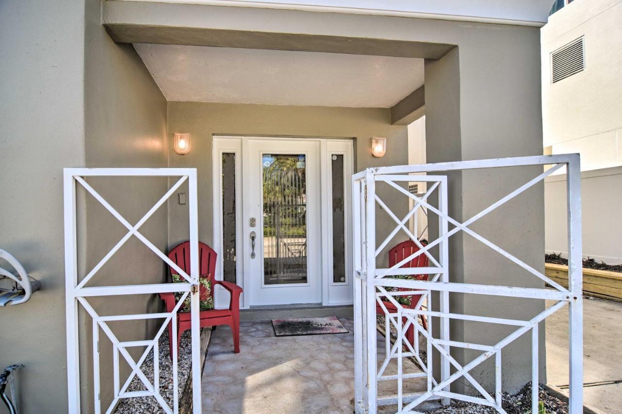 Holiday home Colorful Townhome, Steps To Clearwater Beach!