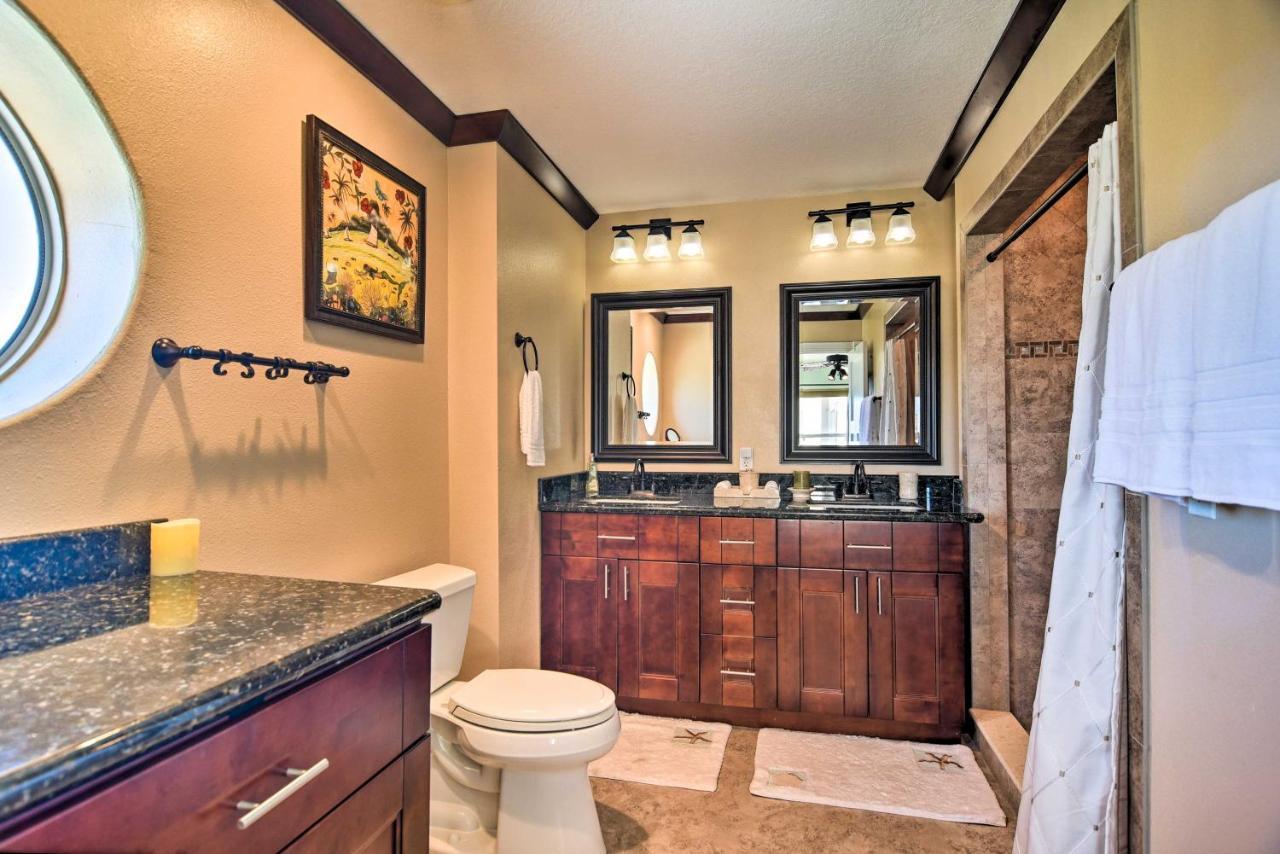 Holiday home Colorful Townhome, Steps To Clearwater Beach!