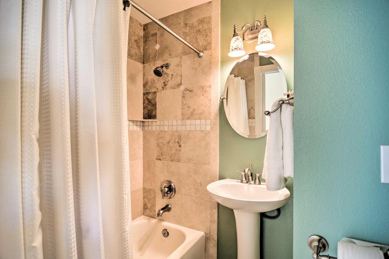 Colorful Townhome, Steps To Clearwater Beach!