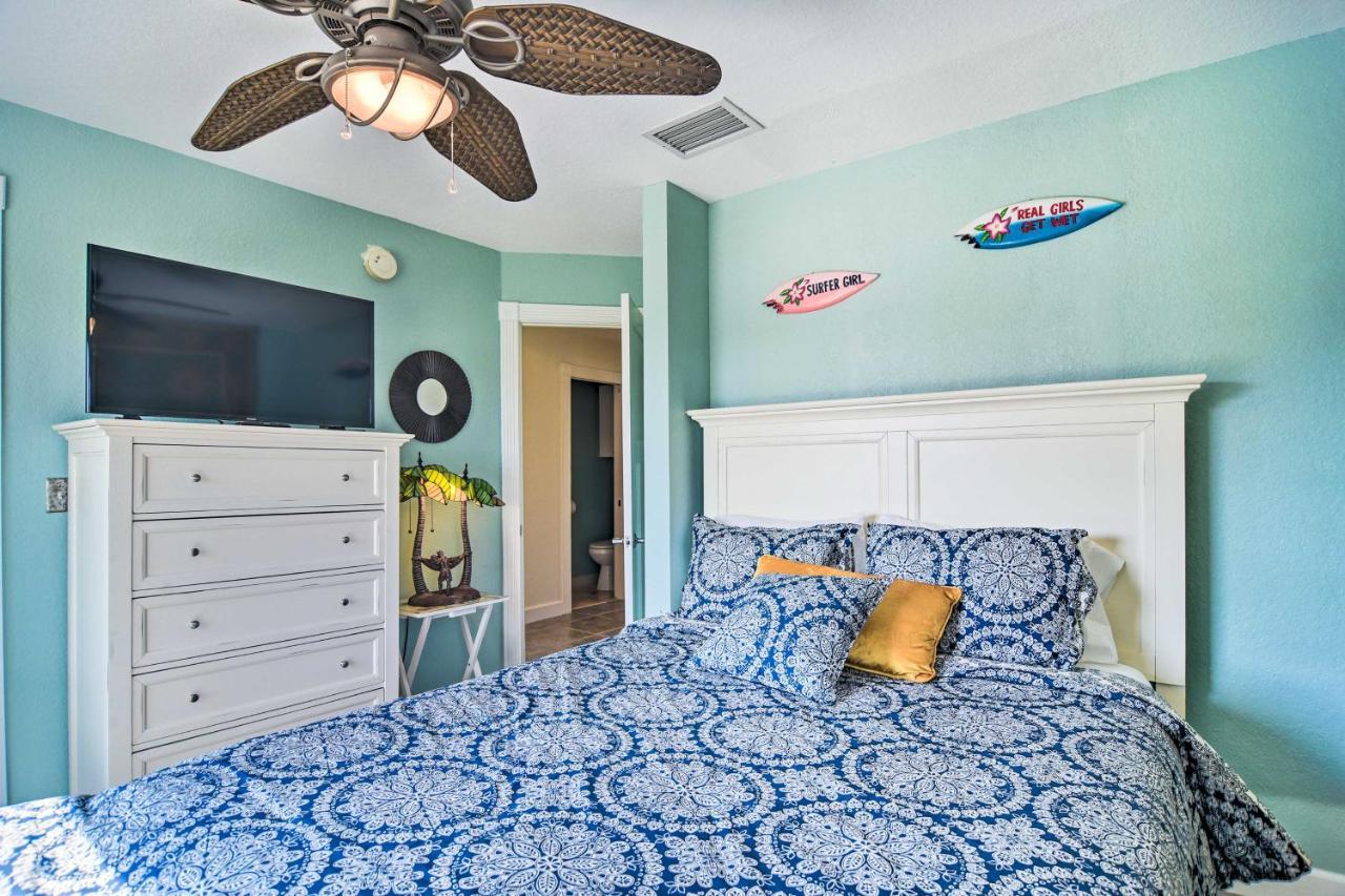 Holiday home Colorful Townhome, Steps To Clearwater Beach!
