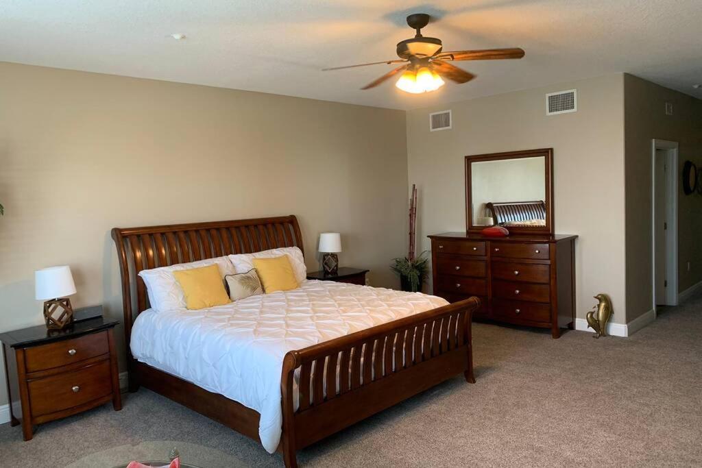 Holiday home Luxury And Spacious Waterside Getaway