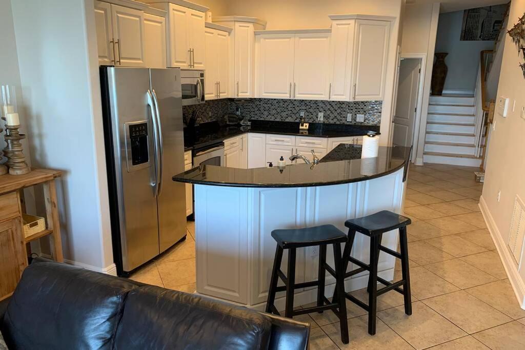 Holiday home Luxury And Spacious Waterside Getaway *