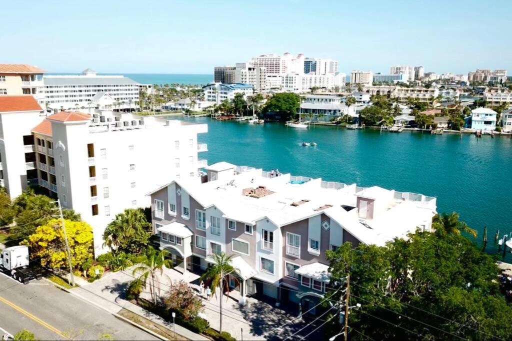 Holiday home Luxury And Spacious Waterside Getaway *