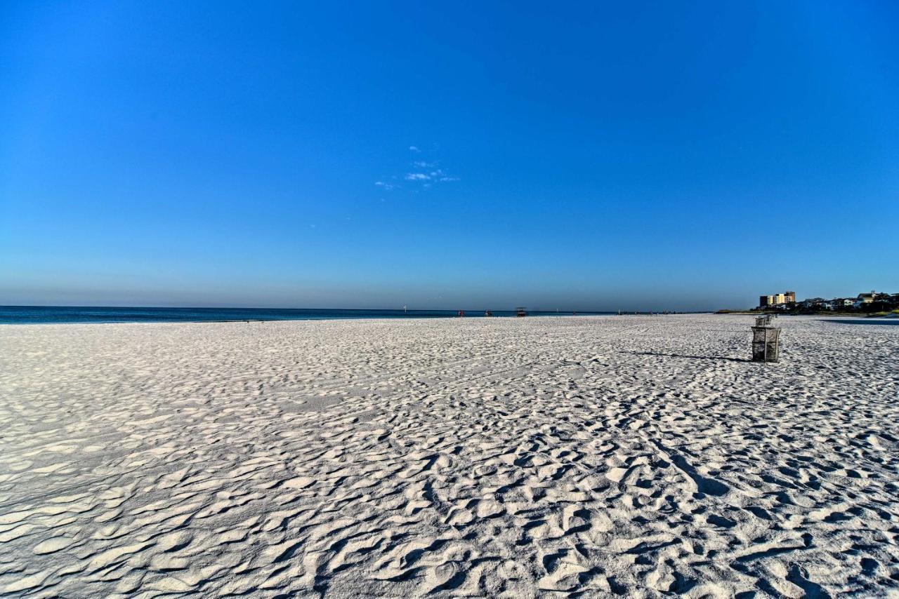 Holiday home Coastal Sea Side Townhome - Walk To Beach! *
