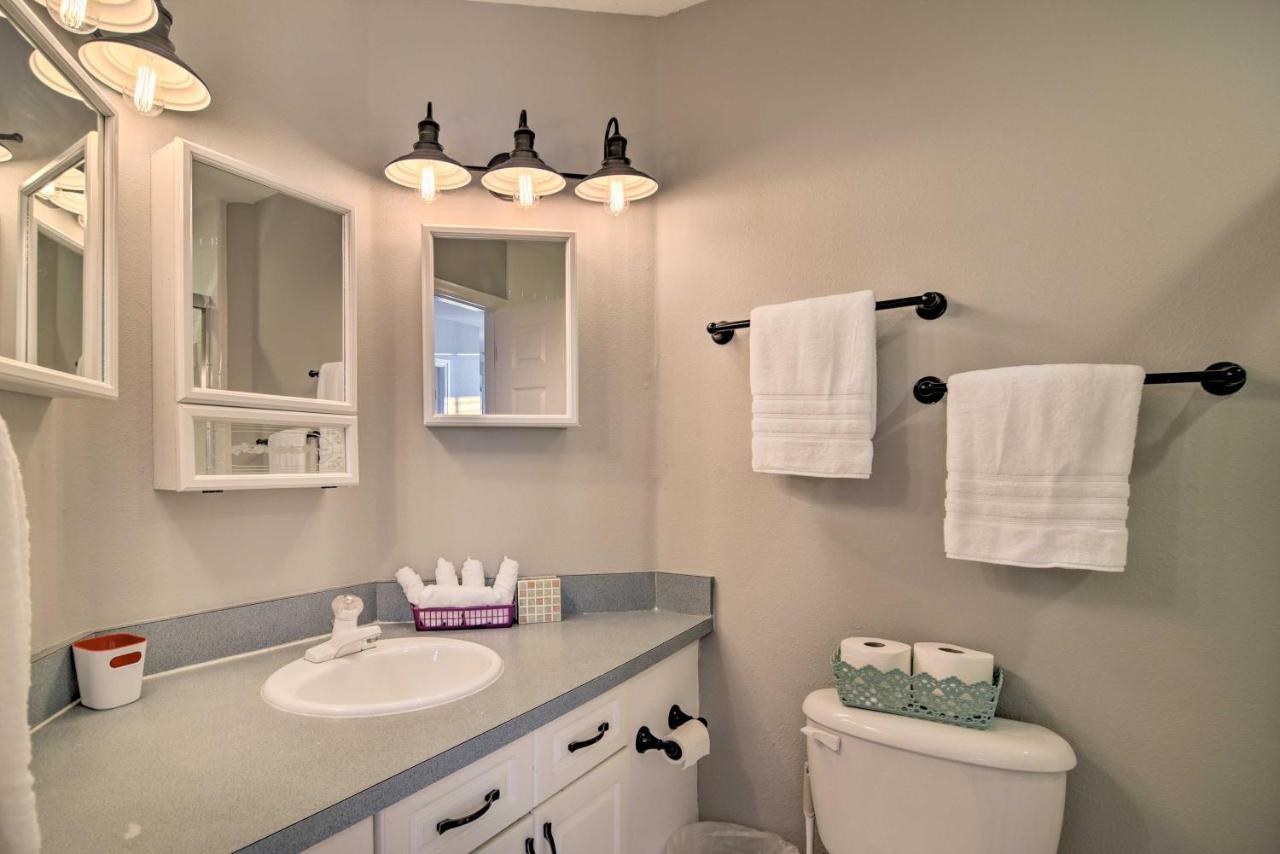 Holiday home Coastal Sea Side Townhome - Walk To Beach! *