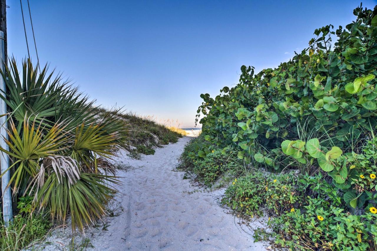 Coastal Sea Side Townhome - Walk To Beach! Holiday home