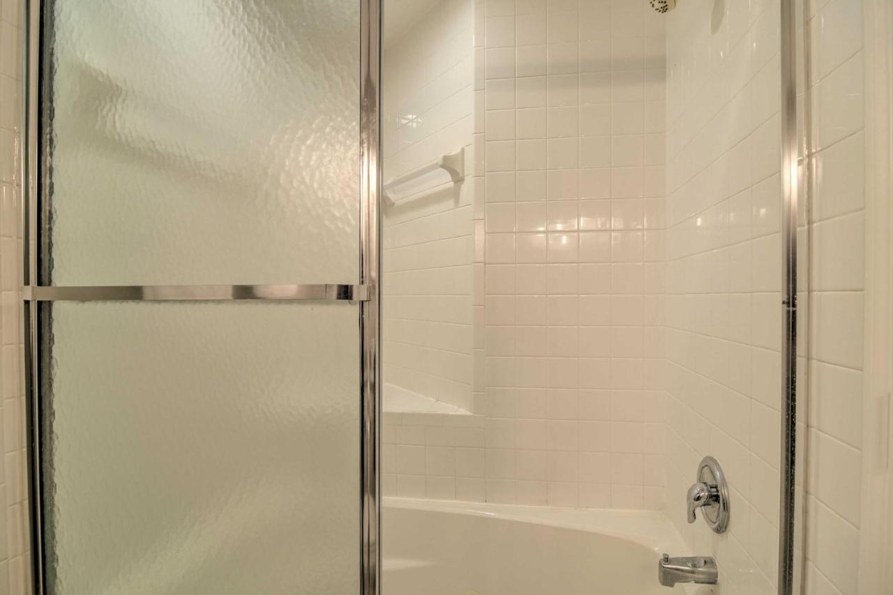 Holiday home Coastal Sea Side Townhome - Walk To Beach!
