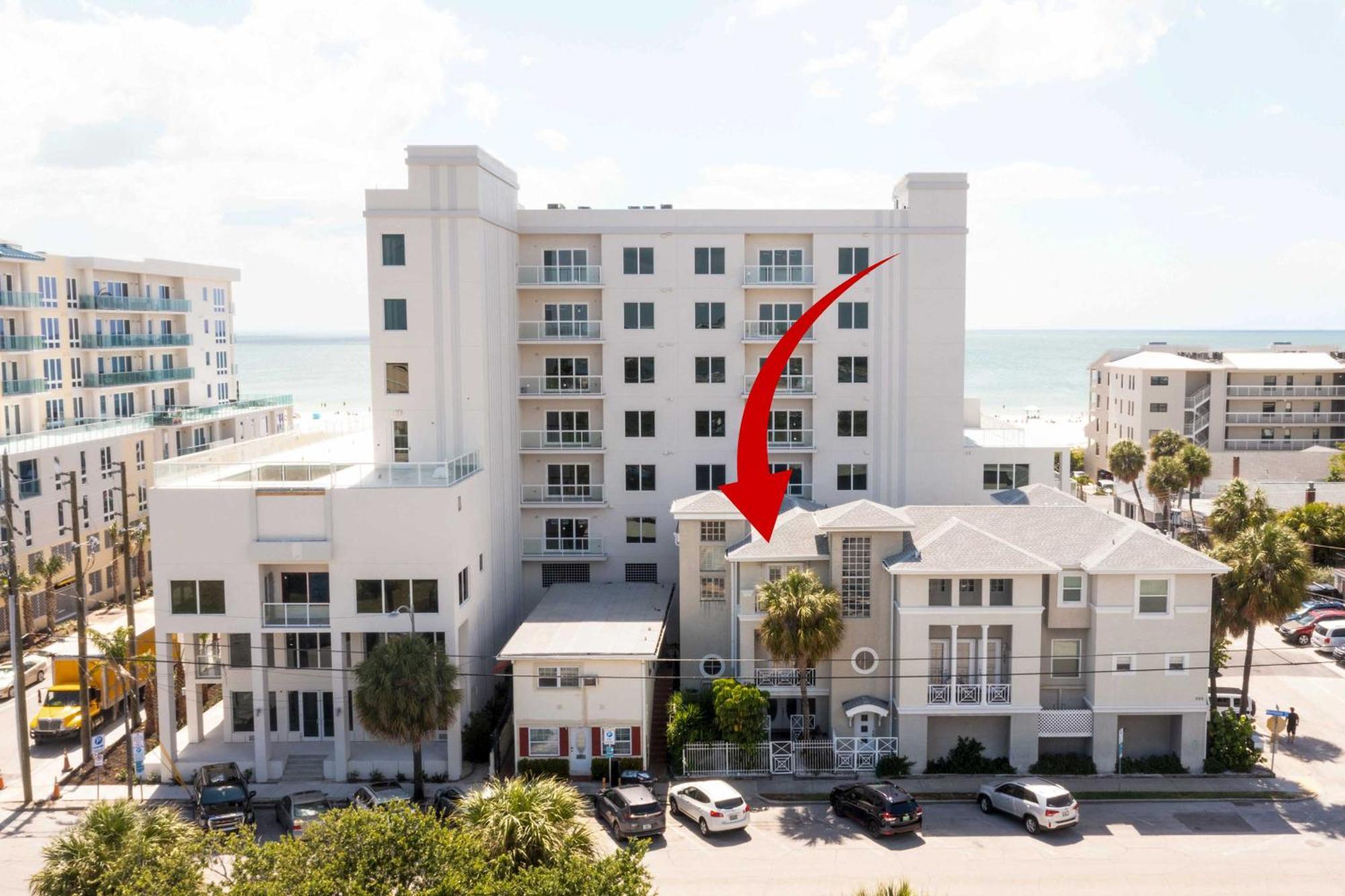 Coastal Sea Side Townhome - Walk To Beach! Holiday home *