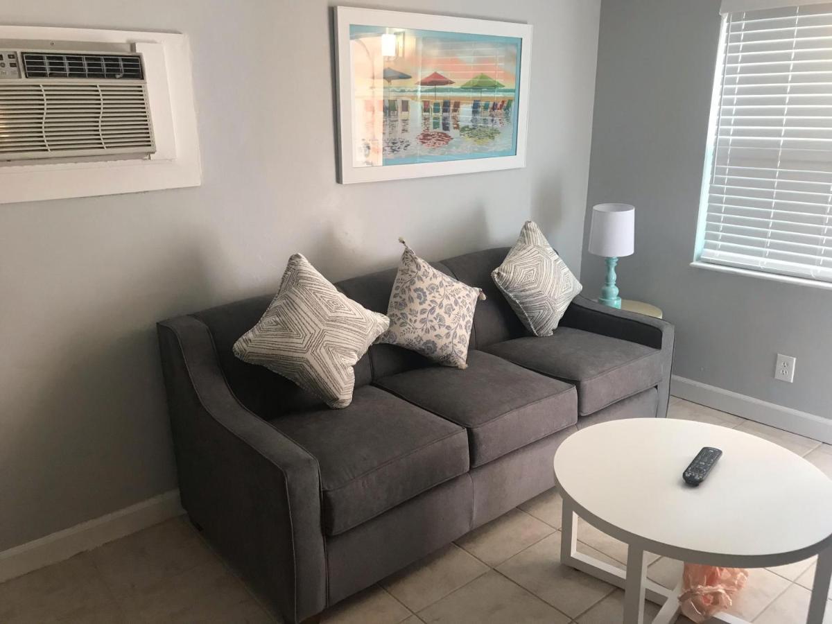 Holiday home Beachcomber Beach House - Weekly Just Steps To White Sand Beach!