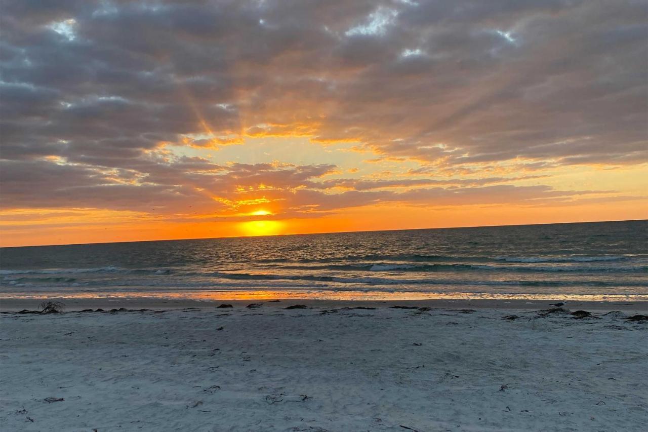 Indian Rocks - 2 Blocks To Beach! * Clearwater Beach