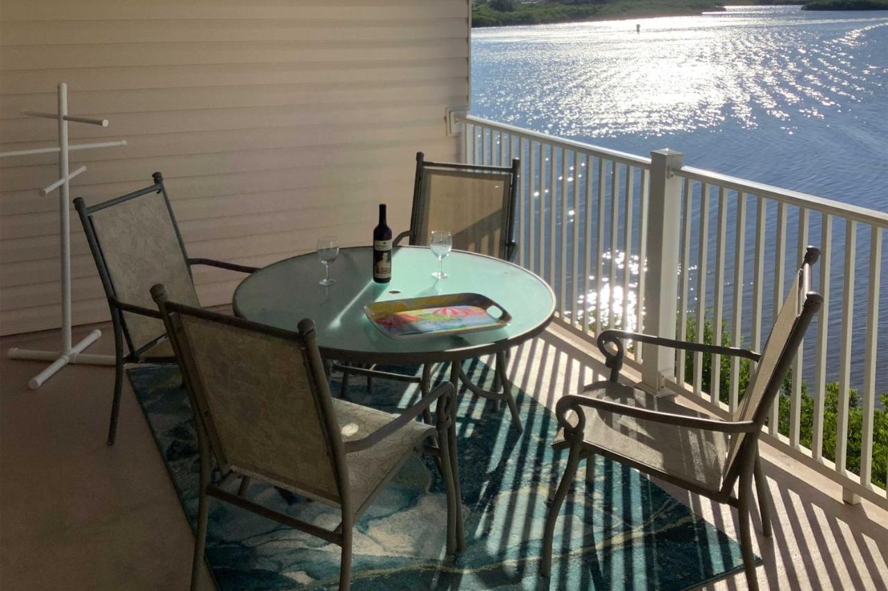 Apartment With Stunning Water Views And Large Balcony! Clearwater Beach