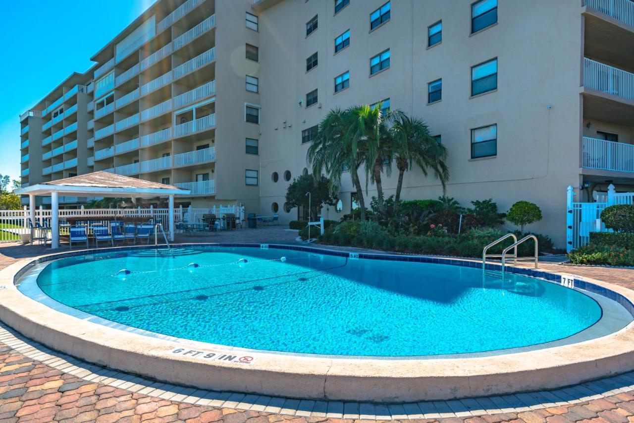 Apartment Bay Shores Yacht & Tennis 208, 2 Bedrooms, Sleeps 6, Heated Pool, Spa, Bay View *