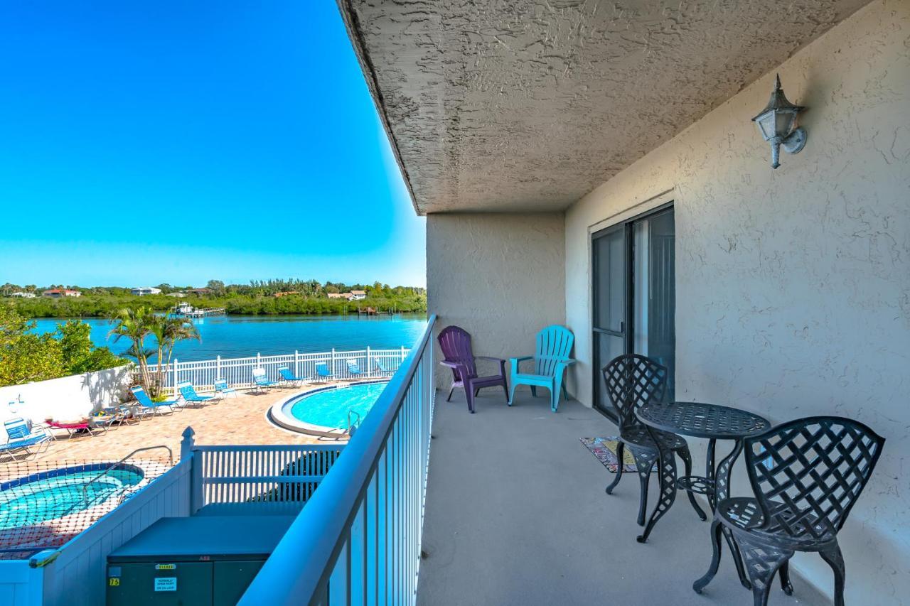 Bay Shores Yacht & Tennis 208, 2 Bedrooms, Sleeps 6, Heated Pool, Spa, Bay View