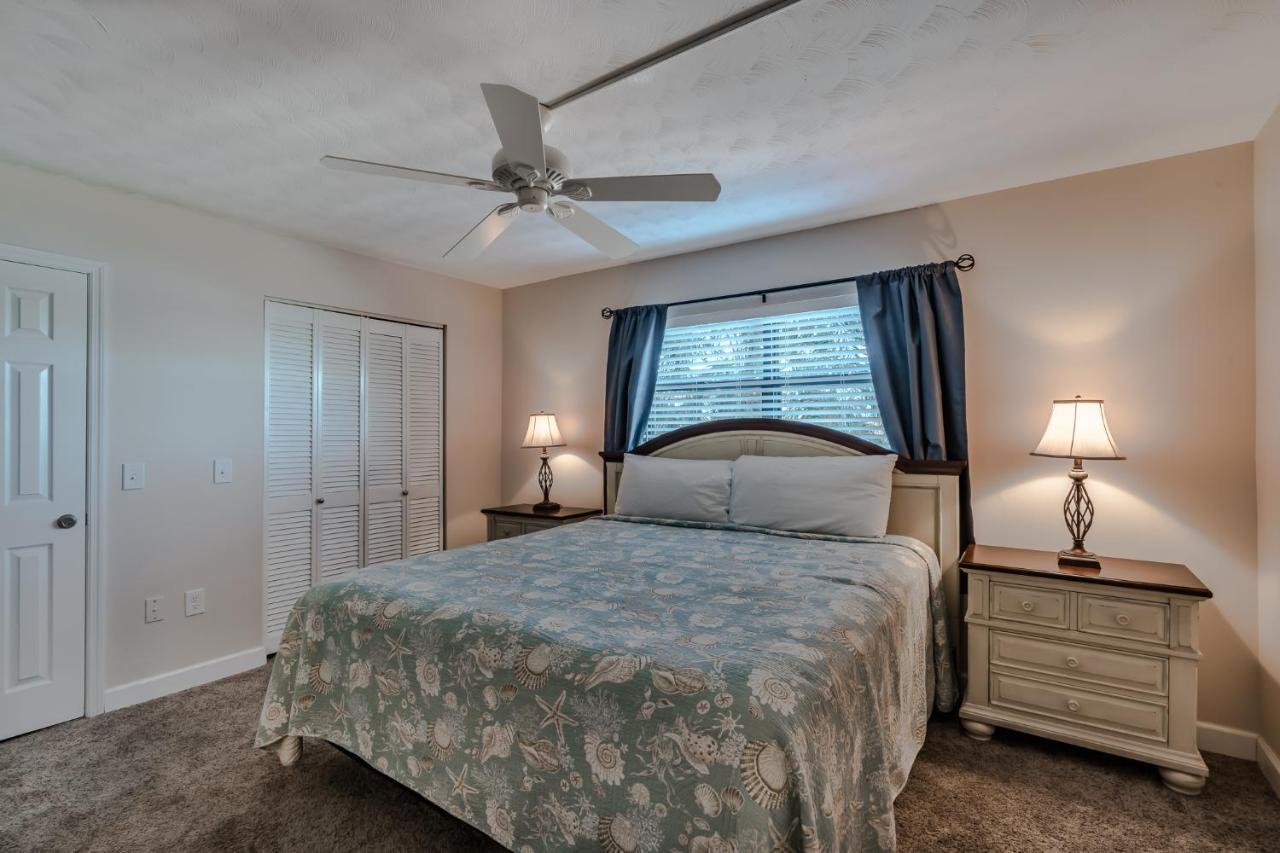 Bay Shores Yacht & Tennis 208, 2 Bedrooms, Sleeps 6, Heated Pool, Spa, Bay View Apartment *