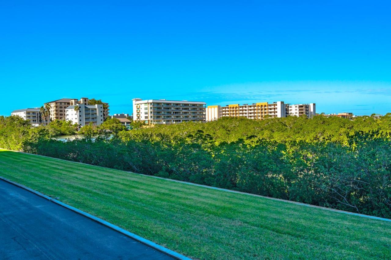 Bay Shores Yacht & Tennis 208, 2 Bedrooms, Sleeps 6, Heated Pool, Spa, Bay View *