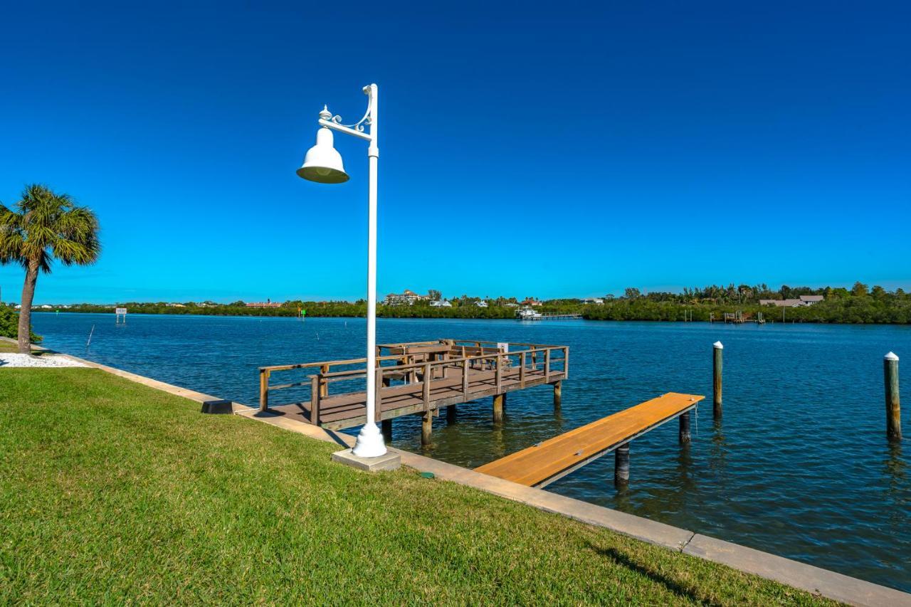Bay Shores Yacht & Tennis 208, 2 Bedrooms, Sleeps 6, Heated Pool, Spa, Bay View Apartment *