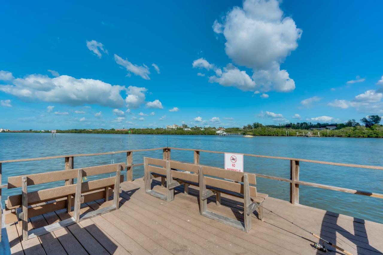 Apartment Bay Shores Yacht & Tennis 208, 2 Bedrooms, Sleeps 6, Heated Pool, Spa, Bay View