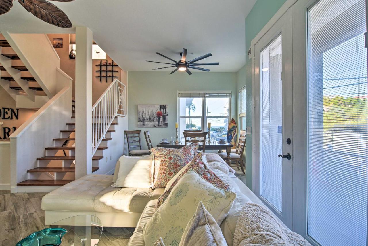 Holiday home Colorful Townhome, Steps To Clearwater Beach!