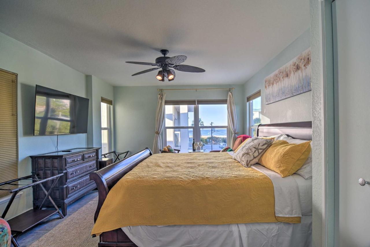 Colorful Townhome, Steps To Clearwater Beach! Holiday home *