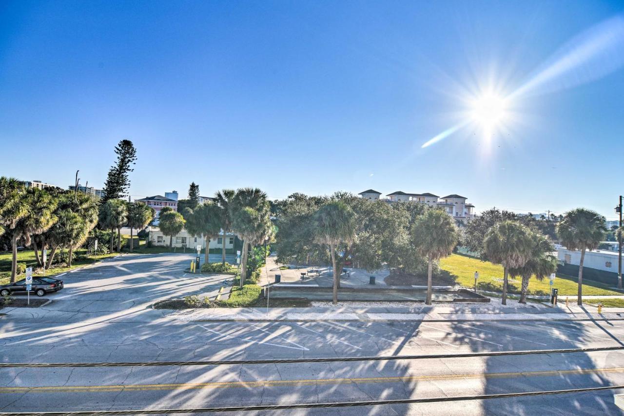 Holiday home Coastal Sea Side Townhome - Walk To Beach!