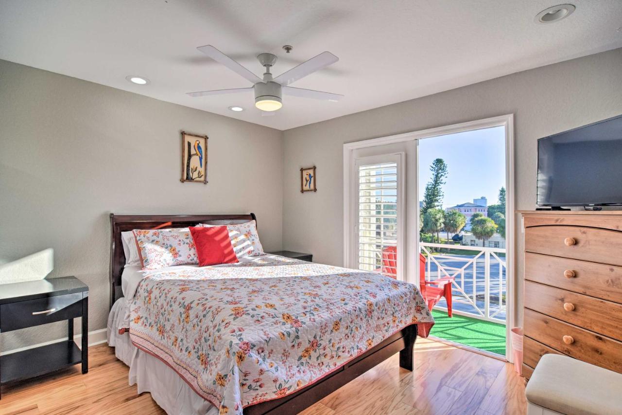 Coastal Sea Side Townhome - Walk To Beach! Holiday home