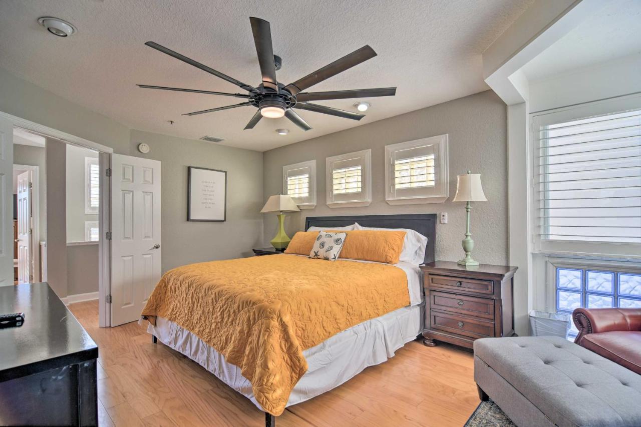 Coastal Sea Side Townhome - Walk To Beach!