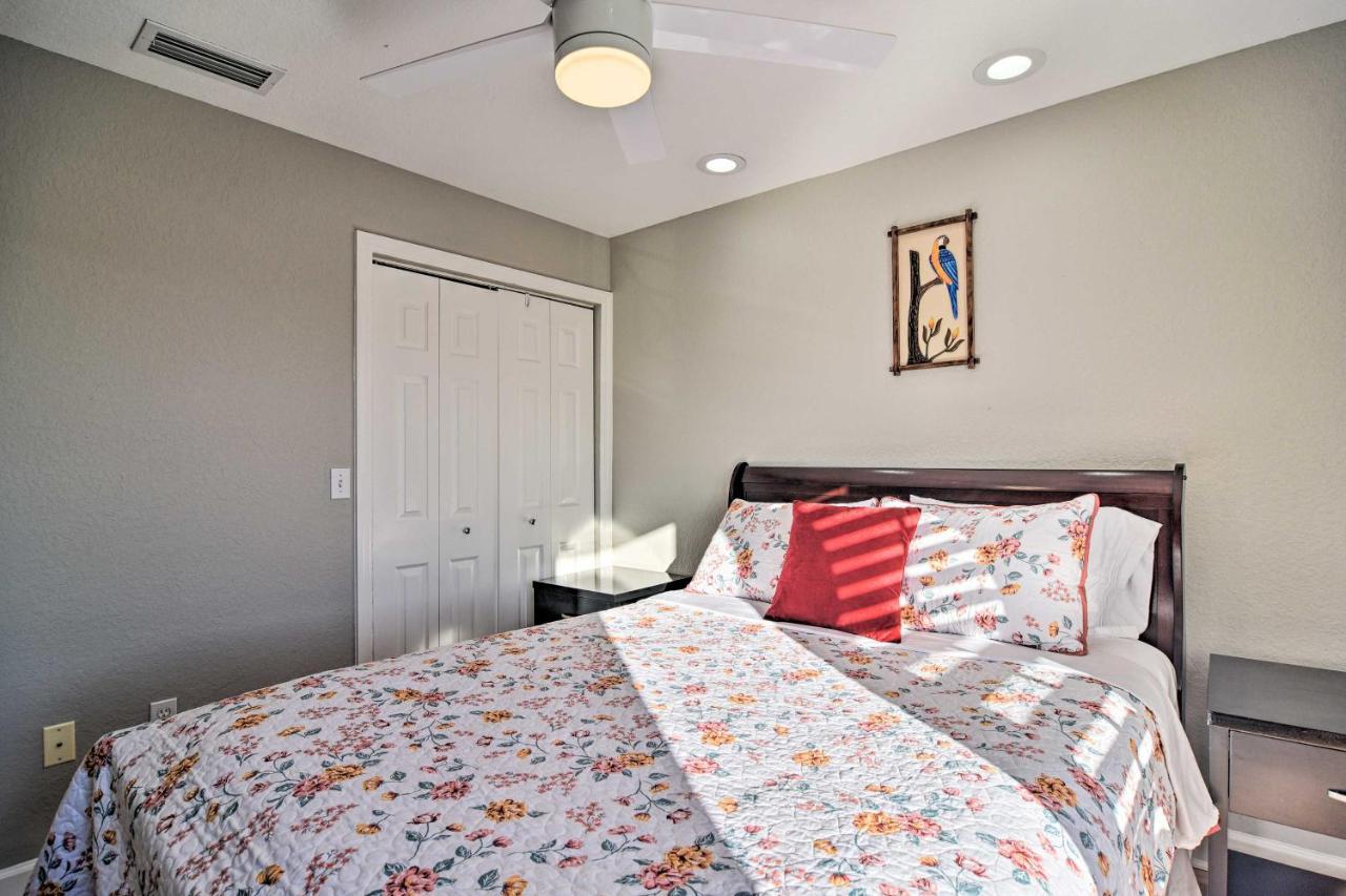 Holiday home Coastal Sea Side Townhome - Walk To Beach!