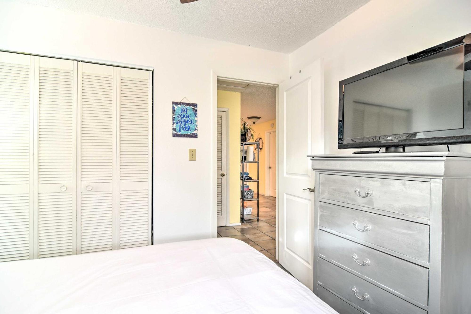 Updated Near Ideal Walkable Location! Apartment