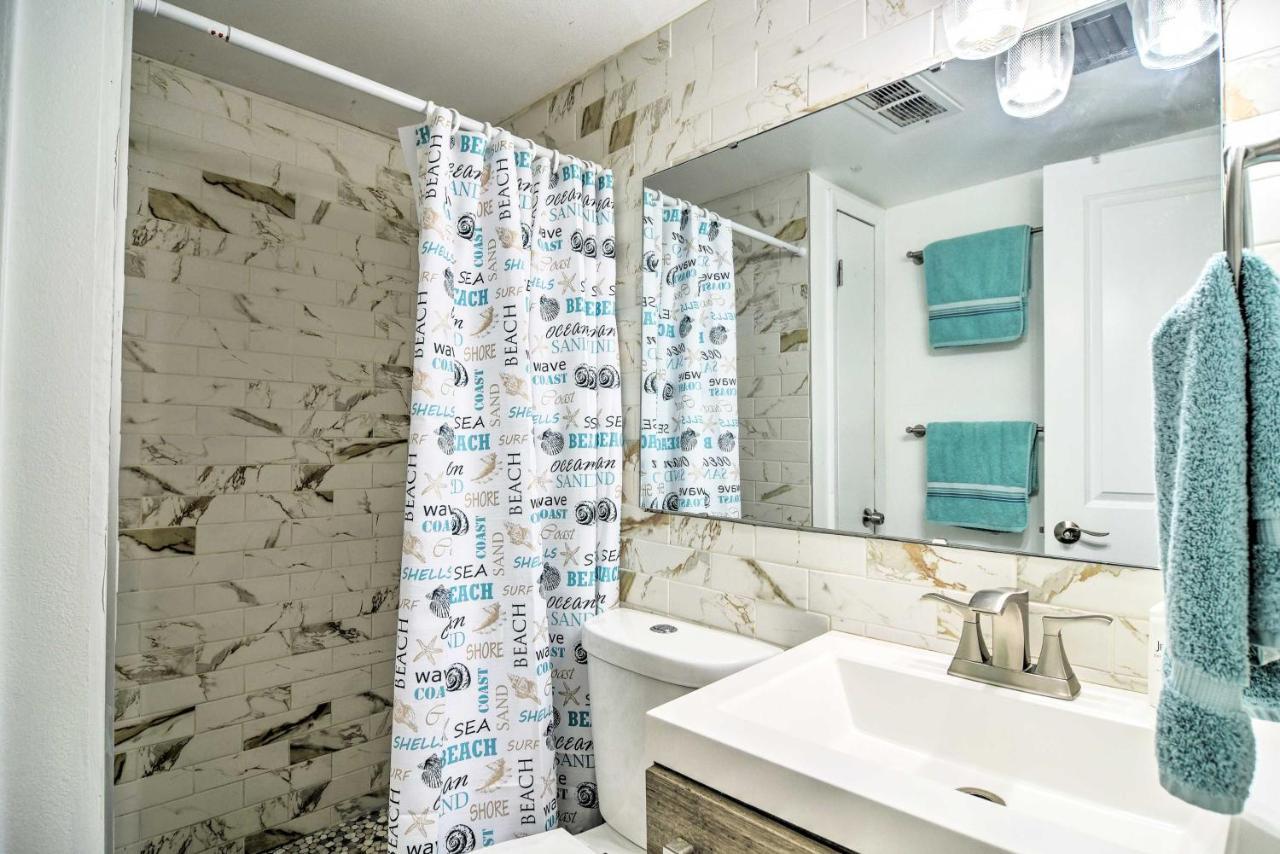 Apartment Updated Near Ideal Walkable Location! *