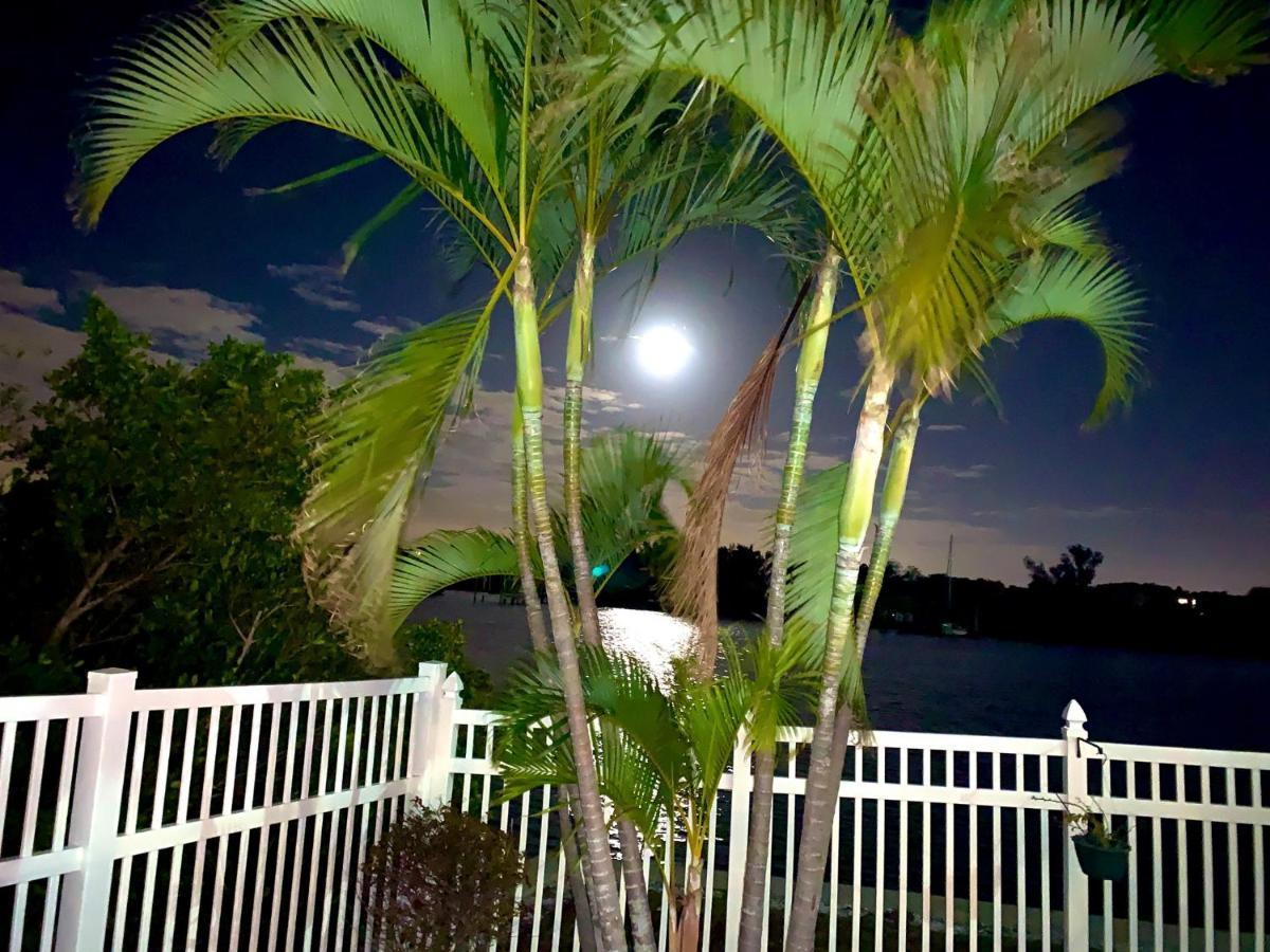 Bayshore Yatch Tennis 2br 3 Beds, Walking Distance To Beautiful Quite * Clearwater Beach