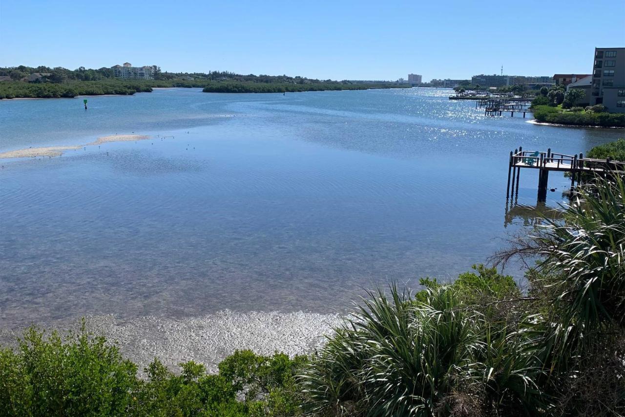 Apartment With Stunning Water Views And Large Balcony! *