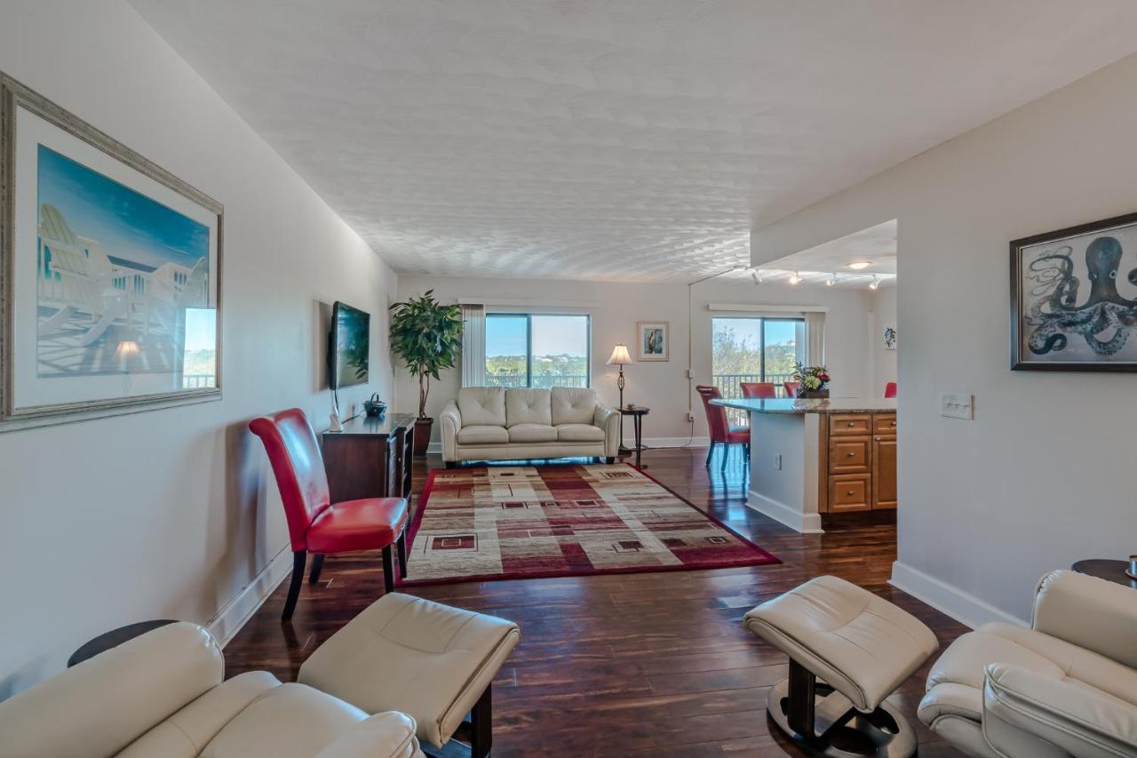 Bay Shores Yacht & Tennis 208, 2 Bedrooms, Sleeps 6, Heated Pool, Spa, Bay View * Clearwater Beach