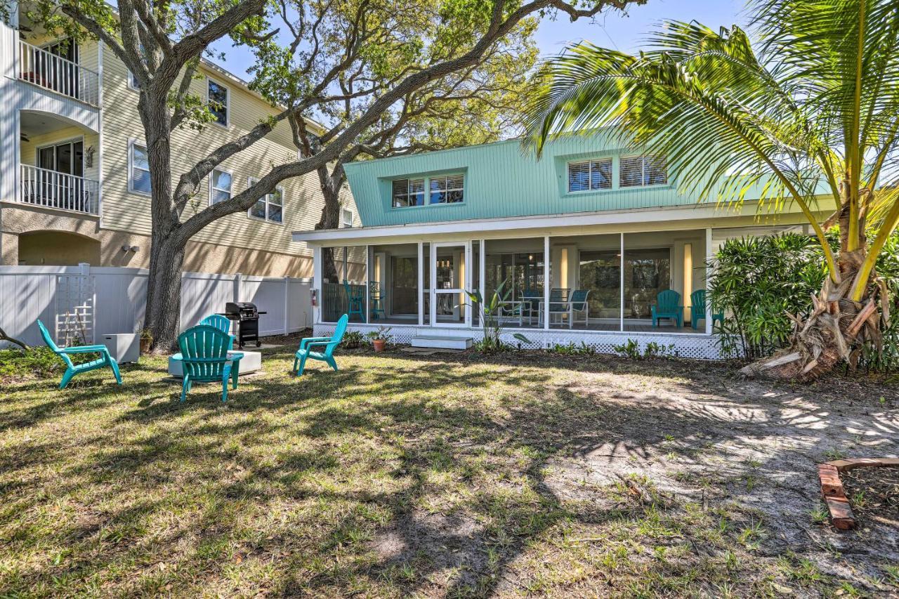 Tropical Waterfront Location! *