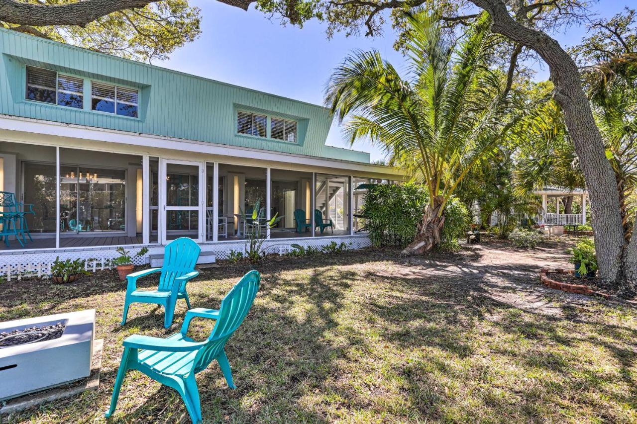 Tropical Waterfront Location! Holiday home *