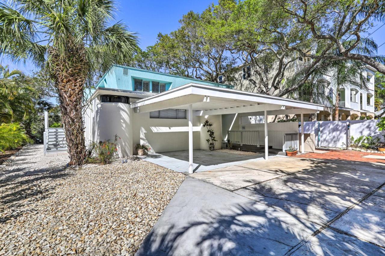 Tropical Waterfront Location! Holiday home