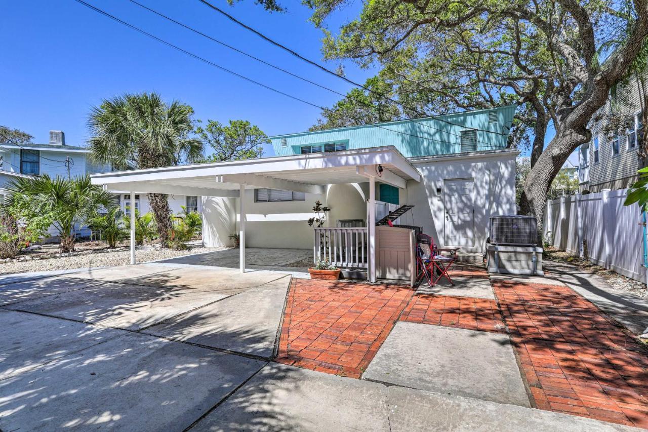 Holiday home Tropical Waterfront Location! *