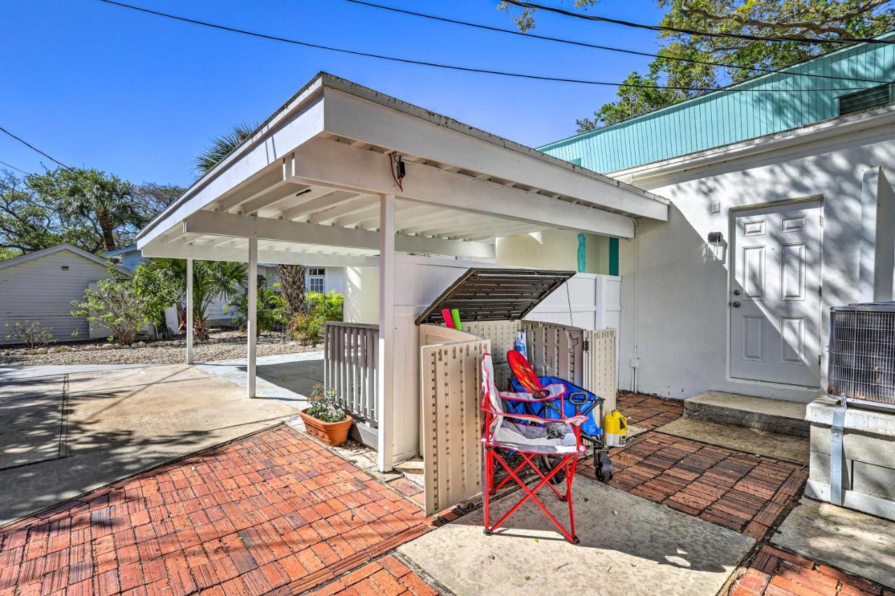 Tropical Waterfront Location!