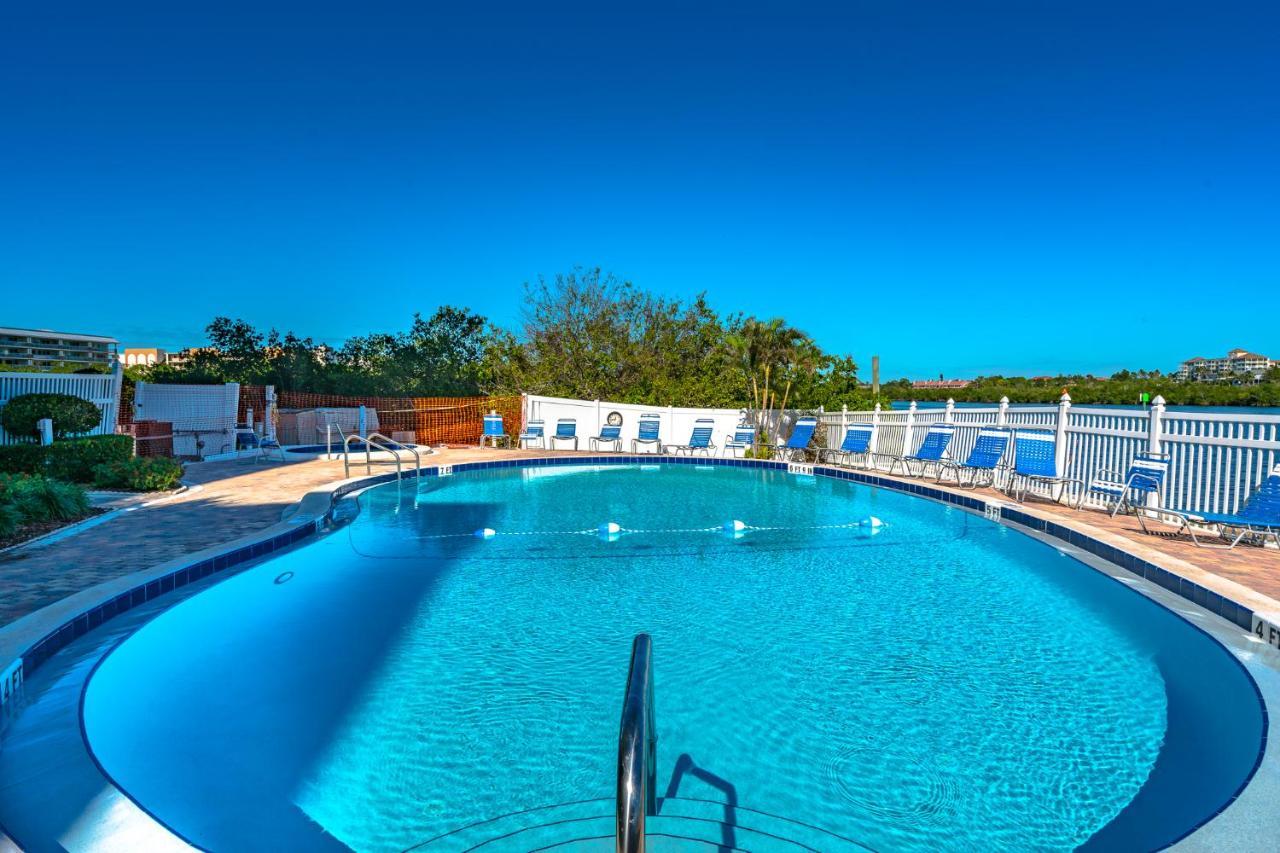 Bay Shores Yacht & Tennis 208, 2 Bedrooms, Sleeps 6, Heated Pool, Spa, Bay View *