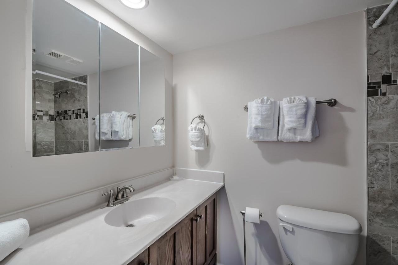 Apartment Bay Shores Yacht & Tennis 208, 2 Bedrooms, Sleeps 6, Heated Pool, Spa, Bay View Clearwater Beach