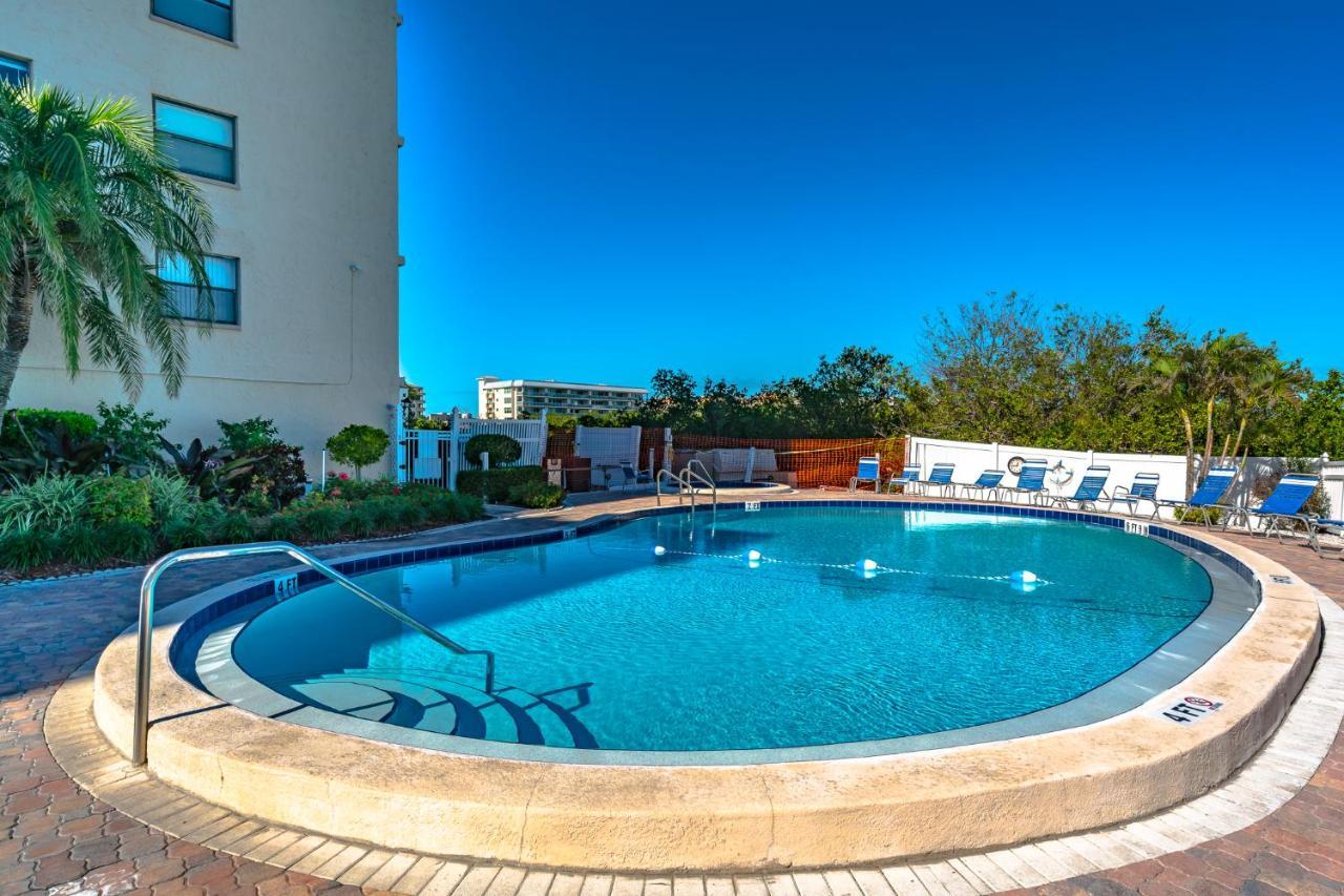 Bay Shores Yacht & Tennis 208, 2 Bedrooms, Sleeps 6, Heated Pool, Spa, Bay View *