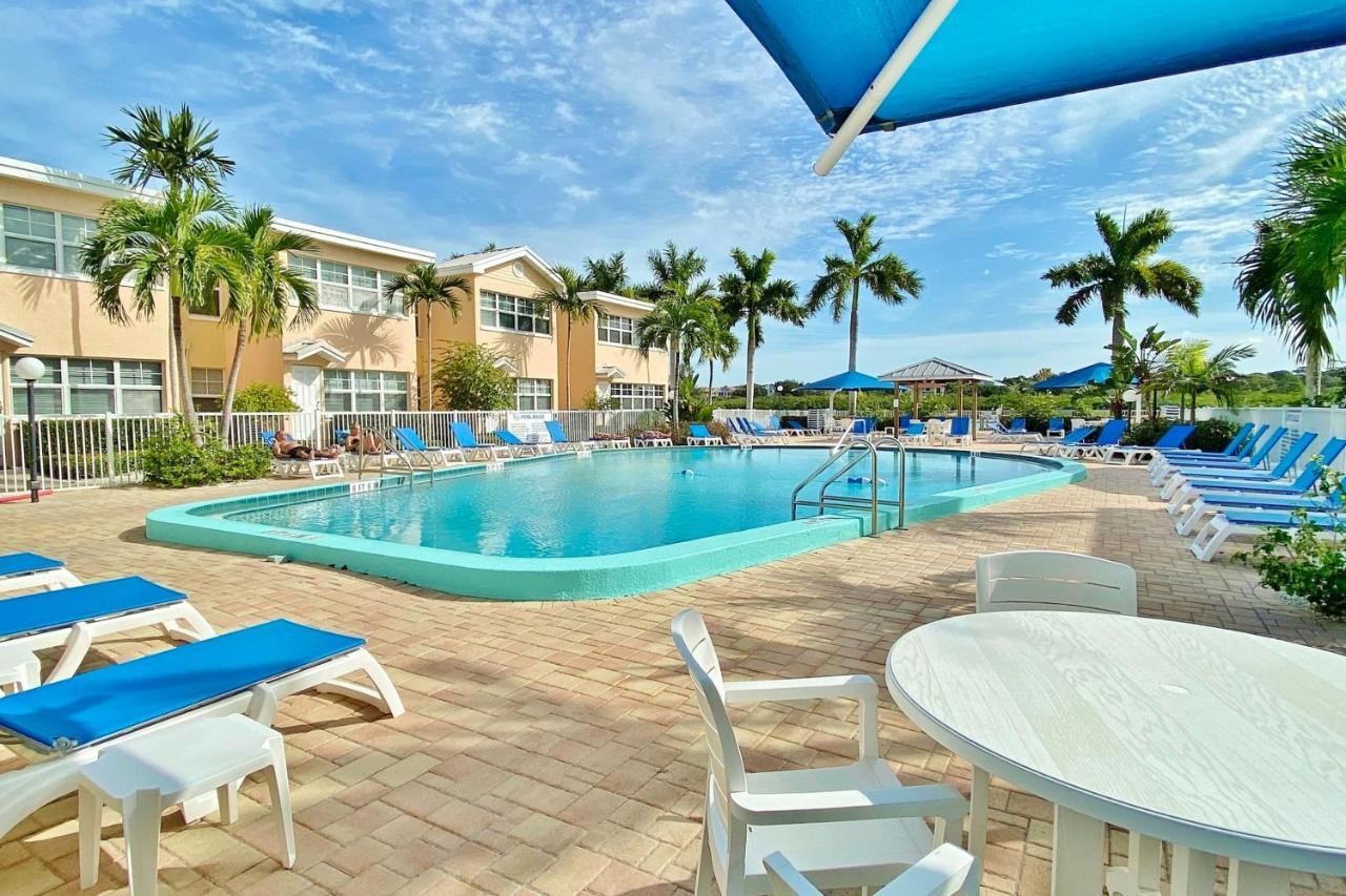 Barefoot Beach E102 Apartment *