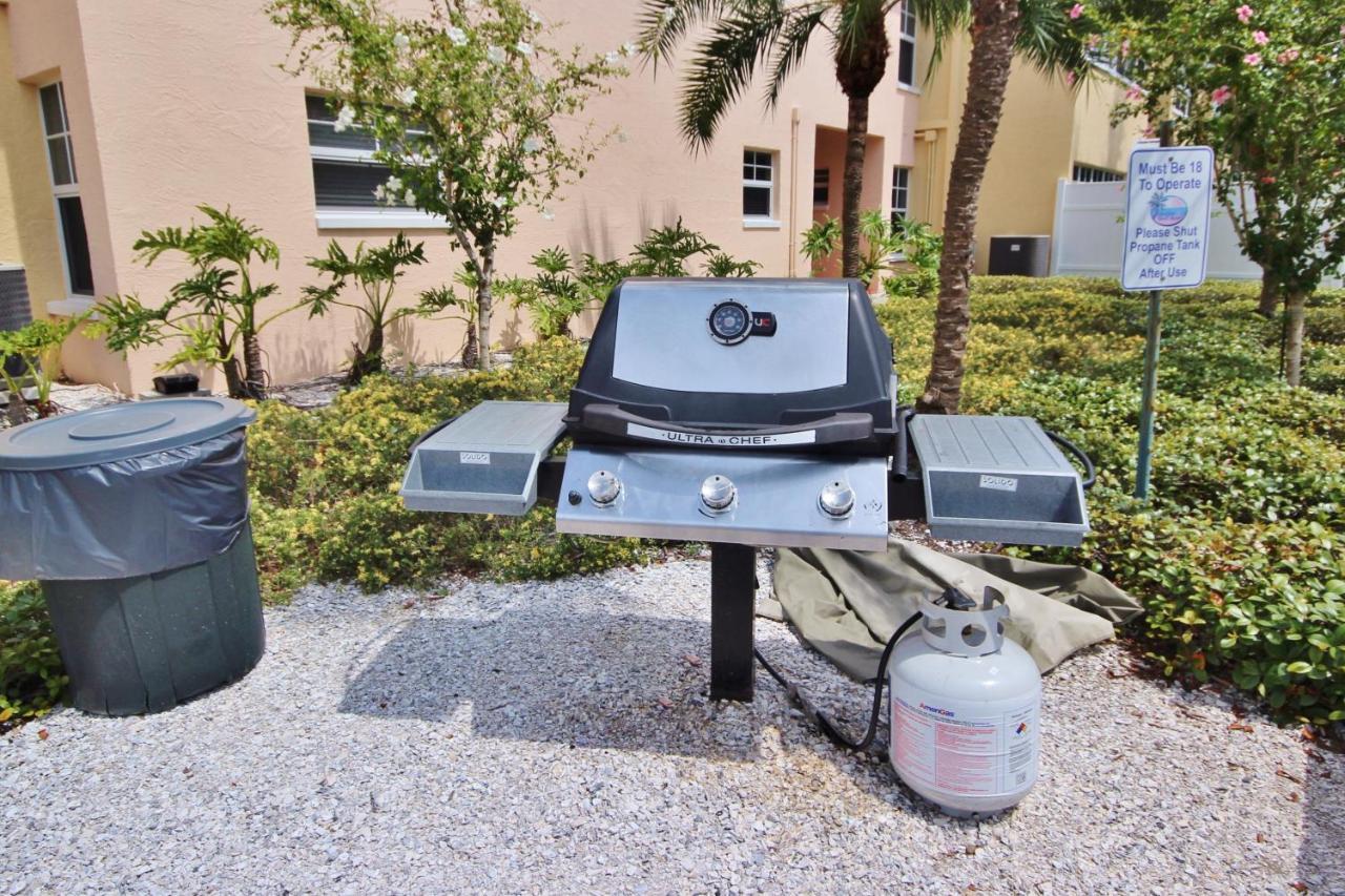 Barefoot Beach E102 Apartment *