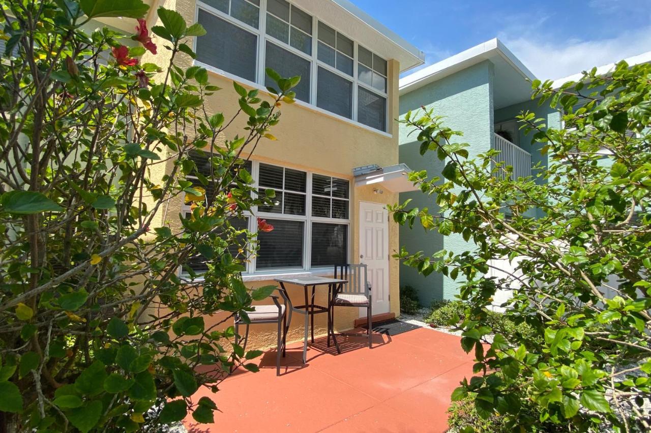 Barefoot F104 Apartment