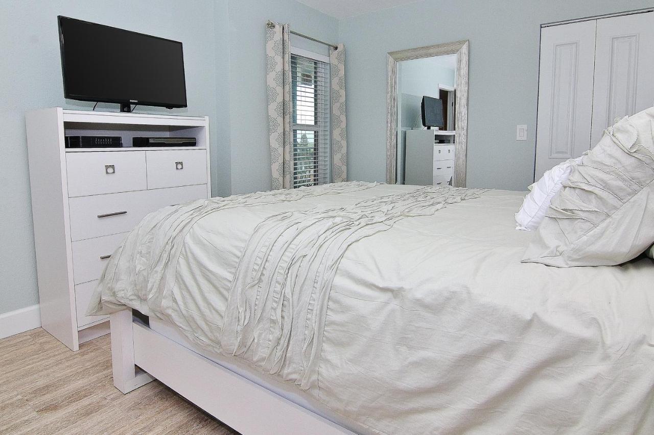 Lighthouse Pointe 402 Apartment *