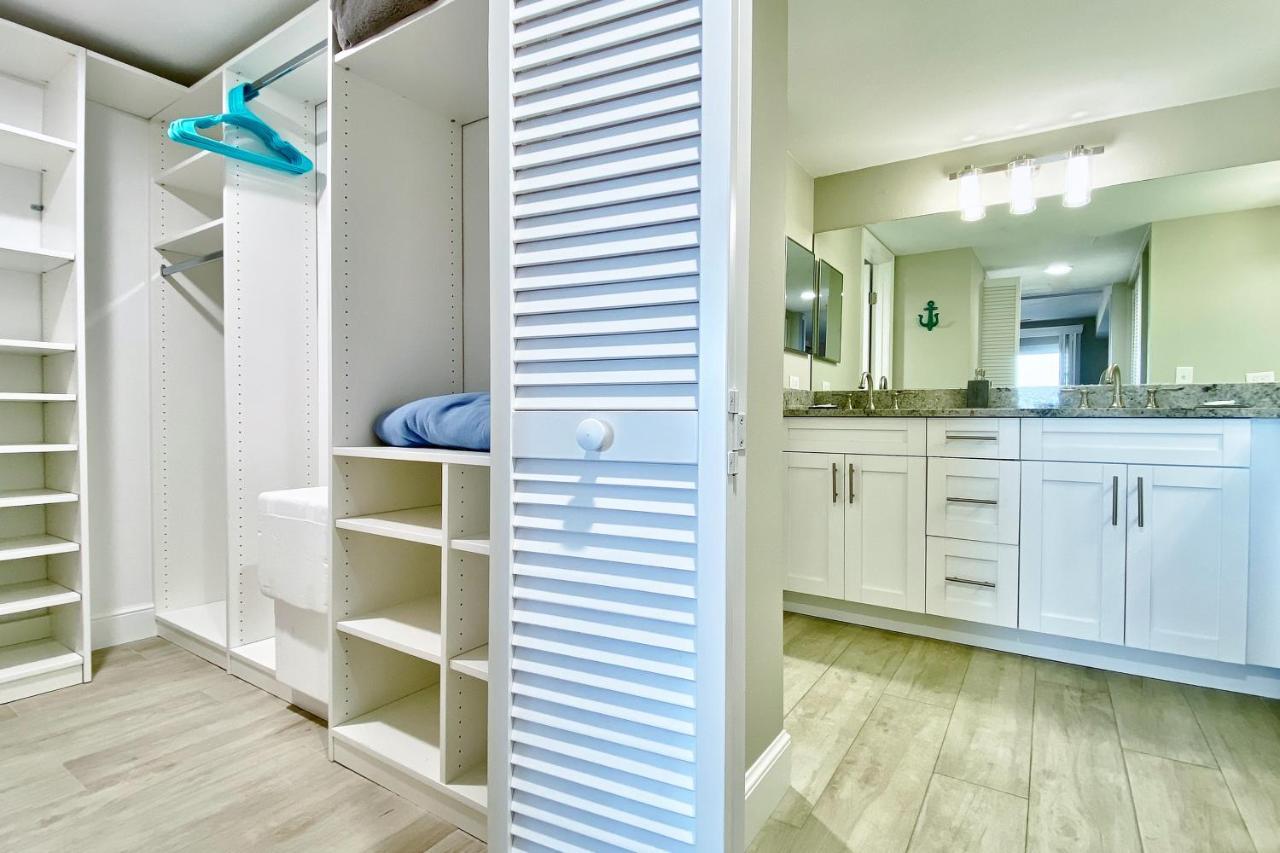 Apartment 1208