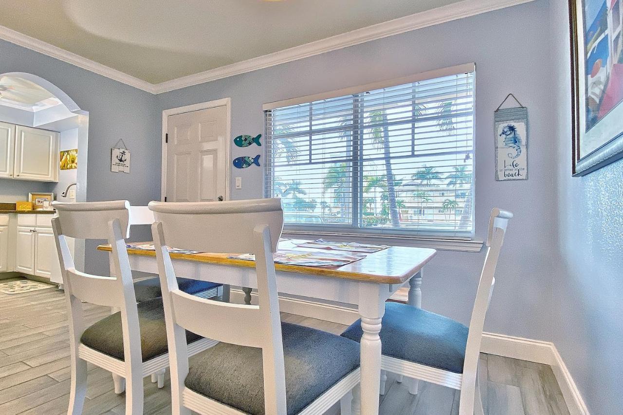 Barefoot Beach E102 Apartment *